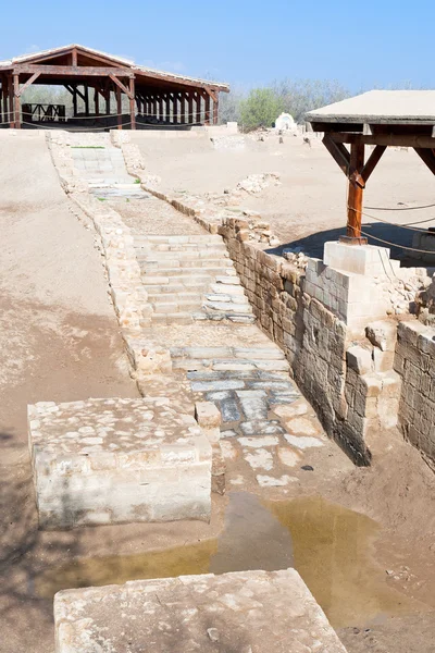 ヨルダン川の歴史的川床を古いでバプティズム サイト — ストック写真