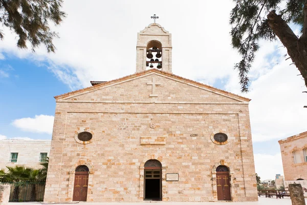 Greek Orthodox Basilica of Saint George in town Madaba — Stock Photo, Image