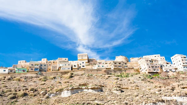 돌 언덕, Jordan에 마을 Kerak — 스톡 사진