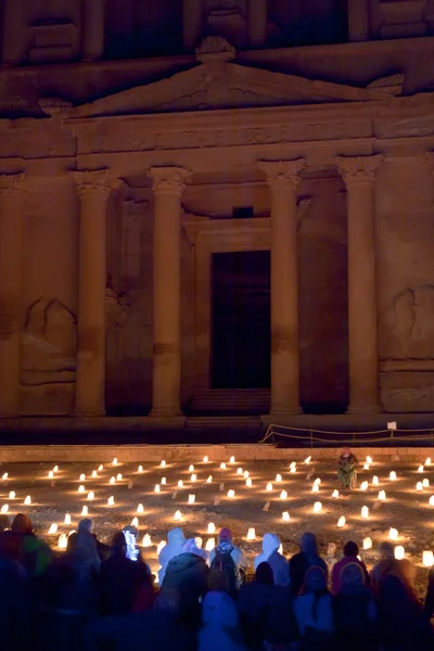 O Tesouro em Petra à noite, Jordânia — Fotografia de Stock