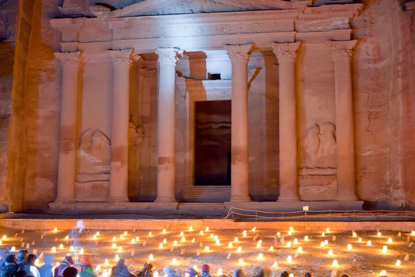 Le Trésor à Petra la nuit, Jordanie — Photo