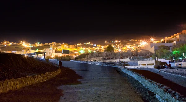 Panorama nocturno de la ciudad Wadi Musa, Jordania — Foto de Stock