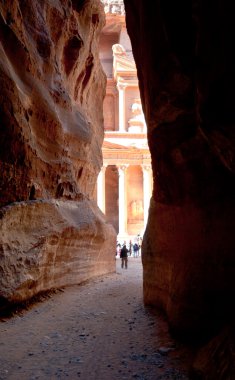 al khazneh görünümü veya siq petra, hazineden