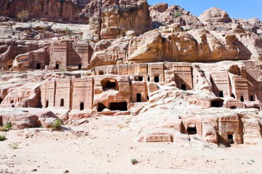 Cadde cephe, petra