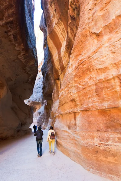 Al-Siq - stretto passaggio per l'antica città Petra — Foto Stock
