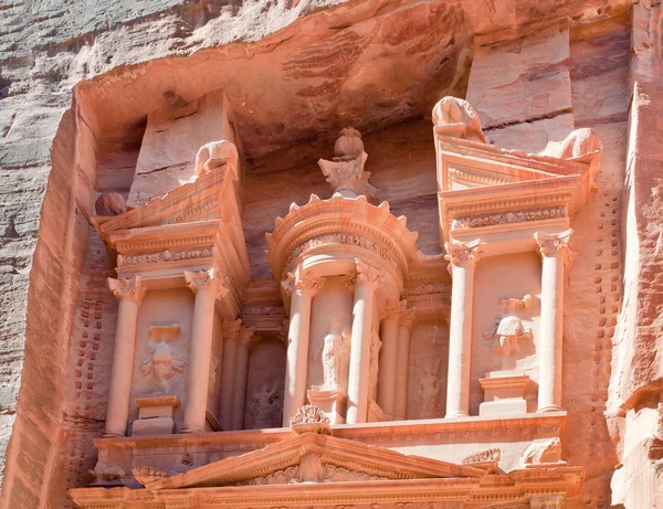 Nível superior de fachada O Tesouro em Petra — Fotografia de Stock