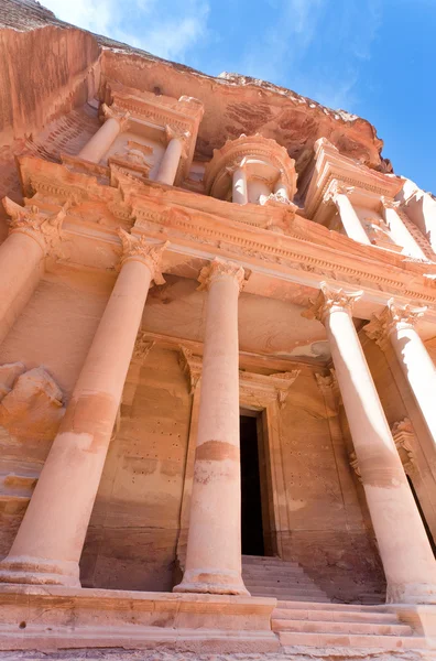 Facciata del Tesoro Monumento nella città antica Petra — Foto Stock