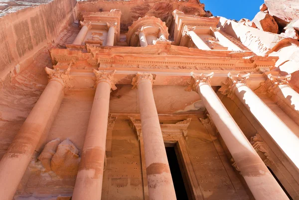 Fachada del Tesoro Monumento en la ciudad antigua Petra —  Fotos de Stock