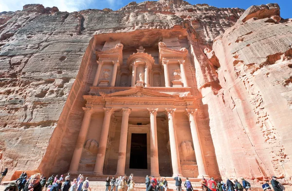 Tesouro Monumento e praça na cidade antiga Petra — Fotografia de Stock