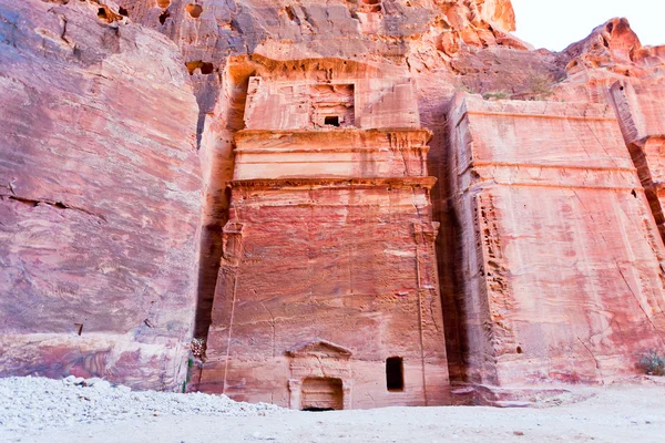 Nabatean tombs in the Siq, Petra — Stock Photo, Image
