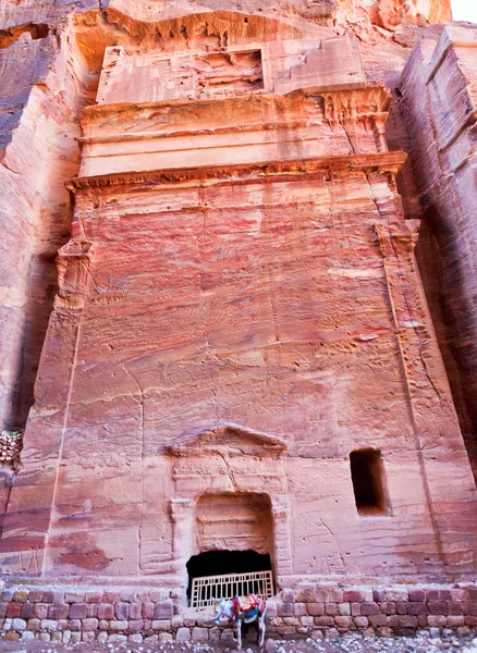 Tombe nabatee nel Siq, Petra — Foto Stock
