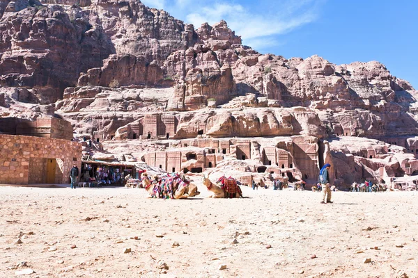Acampamento beduíno na Rua das Fachadas, Petra, Jordânia — Fotografia de Stock
