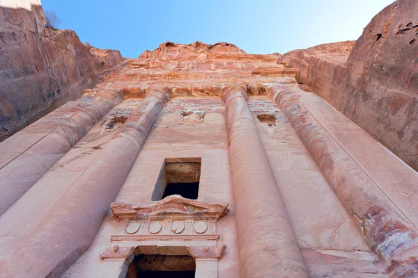 Fachada da tumba da urna em Petra — Fotografia de Stock