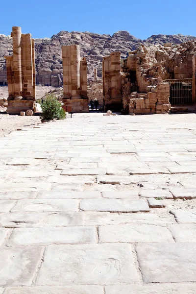 Colonne su Colonnaded Street a Petra — Foto Stock