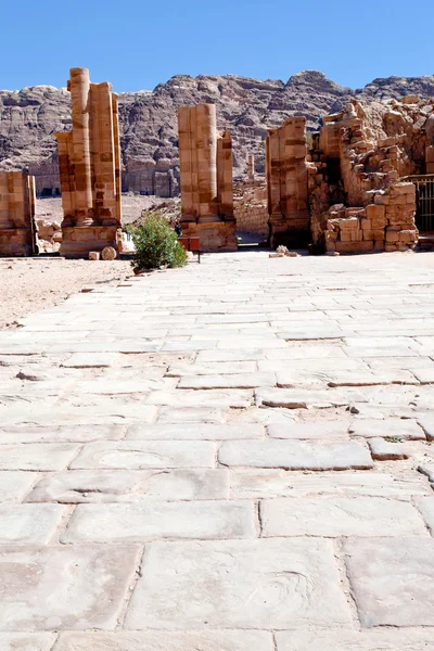 Colunas na Colonnaded Street em Petra — Fotografia de Stock