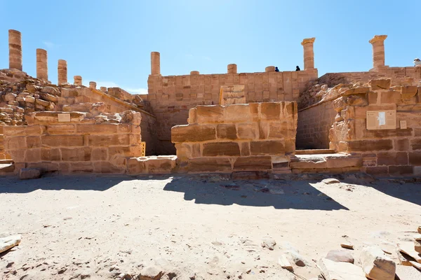 Ruïnes van grote tempel in petra — Stockfoto