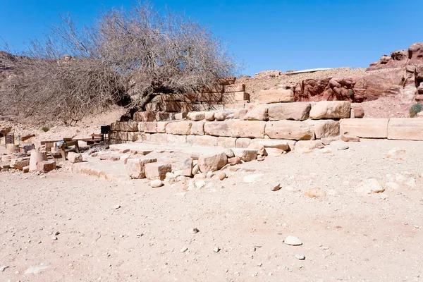 Ruines de vieille fontaine séchée à Petra — Photo