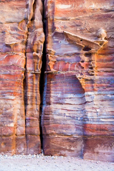 Tomba incompiuta in sabbia multicolore di Petra — Foto Stock