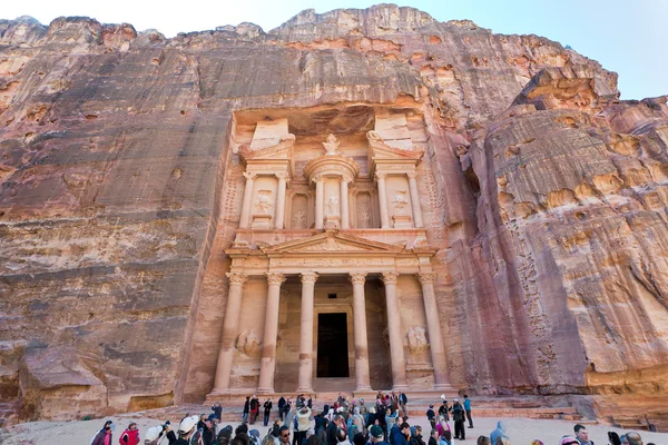 Tesoro Monumento e piazza nella città antica Petra — Foto Stock