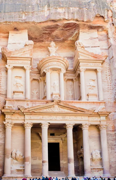 Facade of The Treasury Monument in antique city Petra — Stock Photo, Image