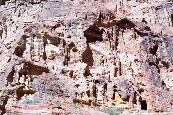 纹理的侵蚀的砂岩山壁 — 图库照片