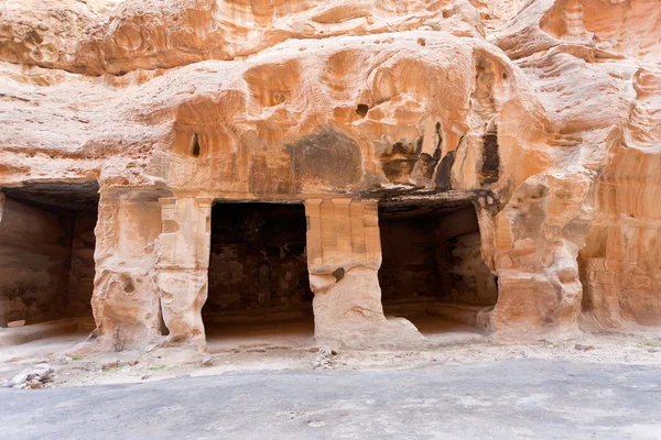 Living ancient caverns in Little Petra — Stock Photo, Image