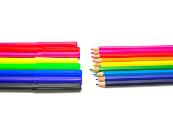 Dos pilas de lápices y marcadores —  Fotos de Stock