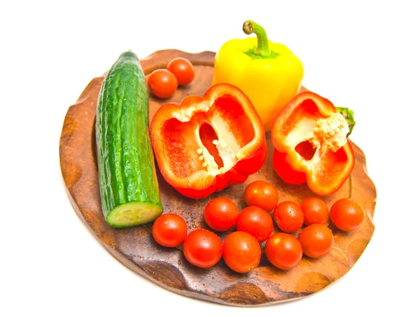 Verduras frescas en una tabla de cortar. primer plano — Foto de Stock