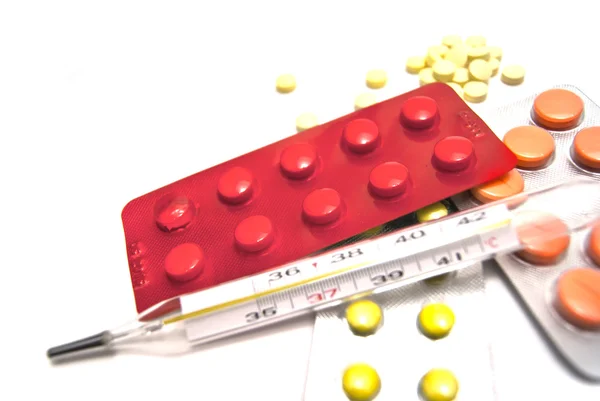 Pills, and thermometer close-up — Stock Photo, Image