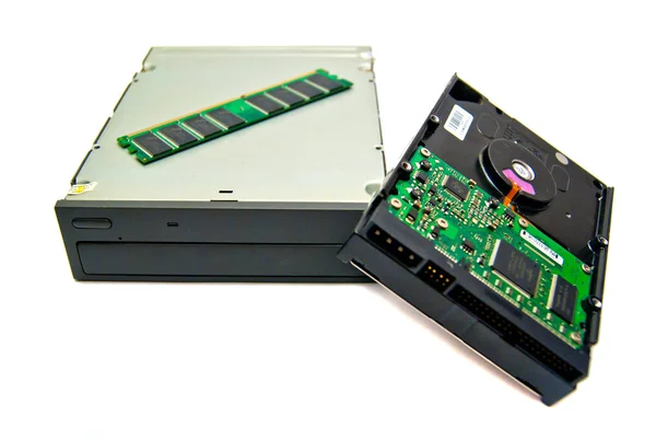 Компьютер CD-ROM, память и жесткий диск на белом — стоковое фото