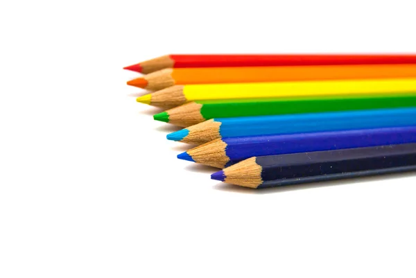 Matite colorate arcobaleno su bianco — Foto Stock
