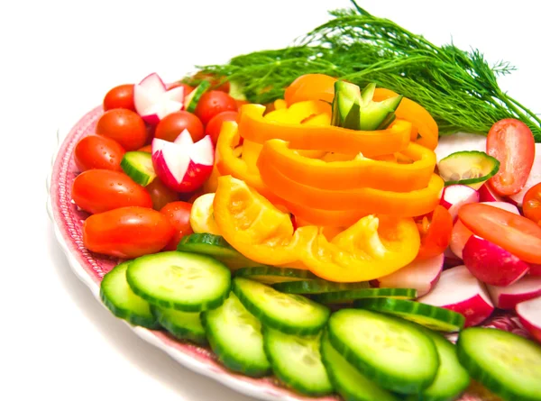 Friss zöldség a tányéron, fehér — Stock Fotó