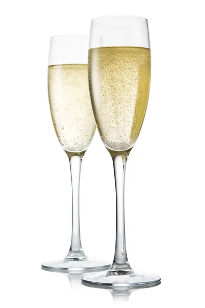 シャンパンを 2 杯。白で隔離されます。 — ストック写真