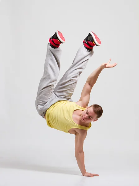 Dançarino estilo breakdance elegante e legal posando — Fotografia de Stock