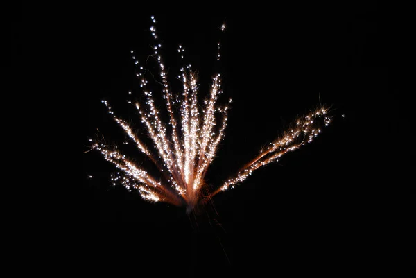 Silbrig glänzendes Feuerwerk — Stockfoto
