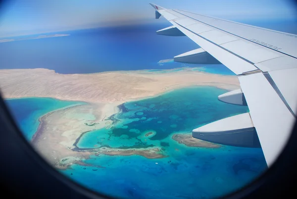 Blick auf das Meer mit dem Flugzeug — Stockfoto