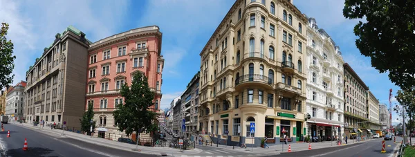 Wienin rivitalo panoraama — kuvapankkivalokuva