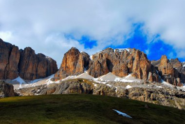 Dolomites dağ