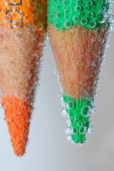 Піки в кольорових бульбашках олівців — стокове фото