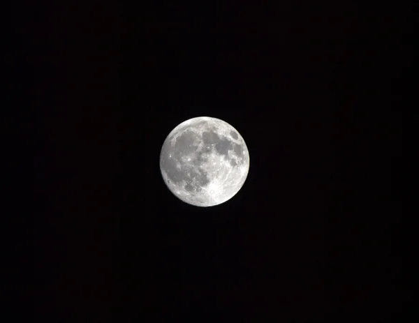 Луна в космосе — стоковое фото
