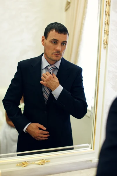 Serious groom — Stock Photo, Image