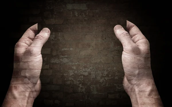 Hands and brick wall — Stock Photo, Image