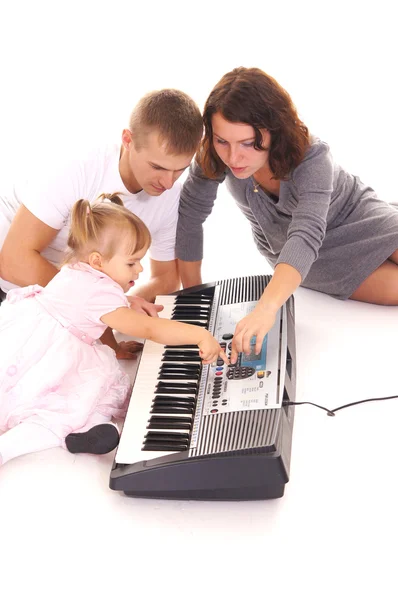 Familie speelde piano — Stockfoto