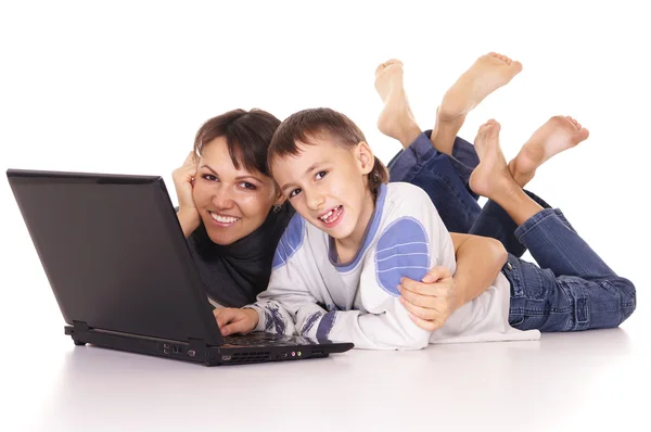 母と息子のノート パソコン — ストック写真