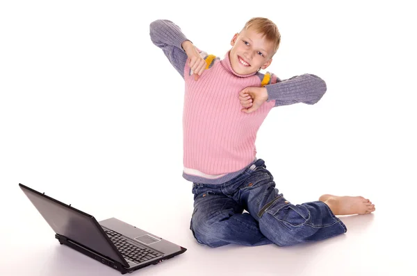 Jongen en laptop — Stockfoto