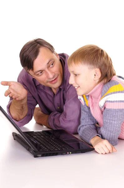 Pappa och son med laptop — Stockfoto