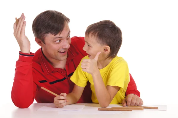 Отец и сын рисуют — стоковое фото