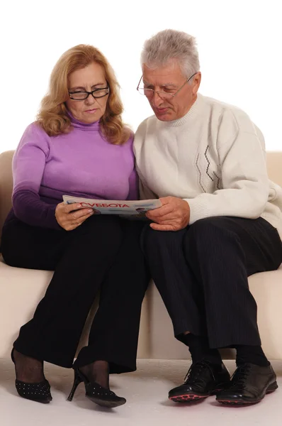 Old couple reading — Stock Photo, Image