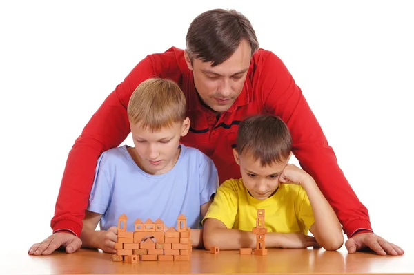 Vater und Söhne spielen — Stockfoto