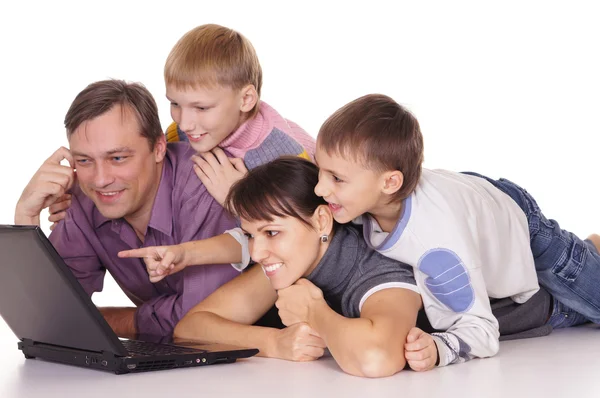 Família com laptop — Fotografia de Stock